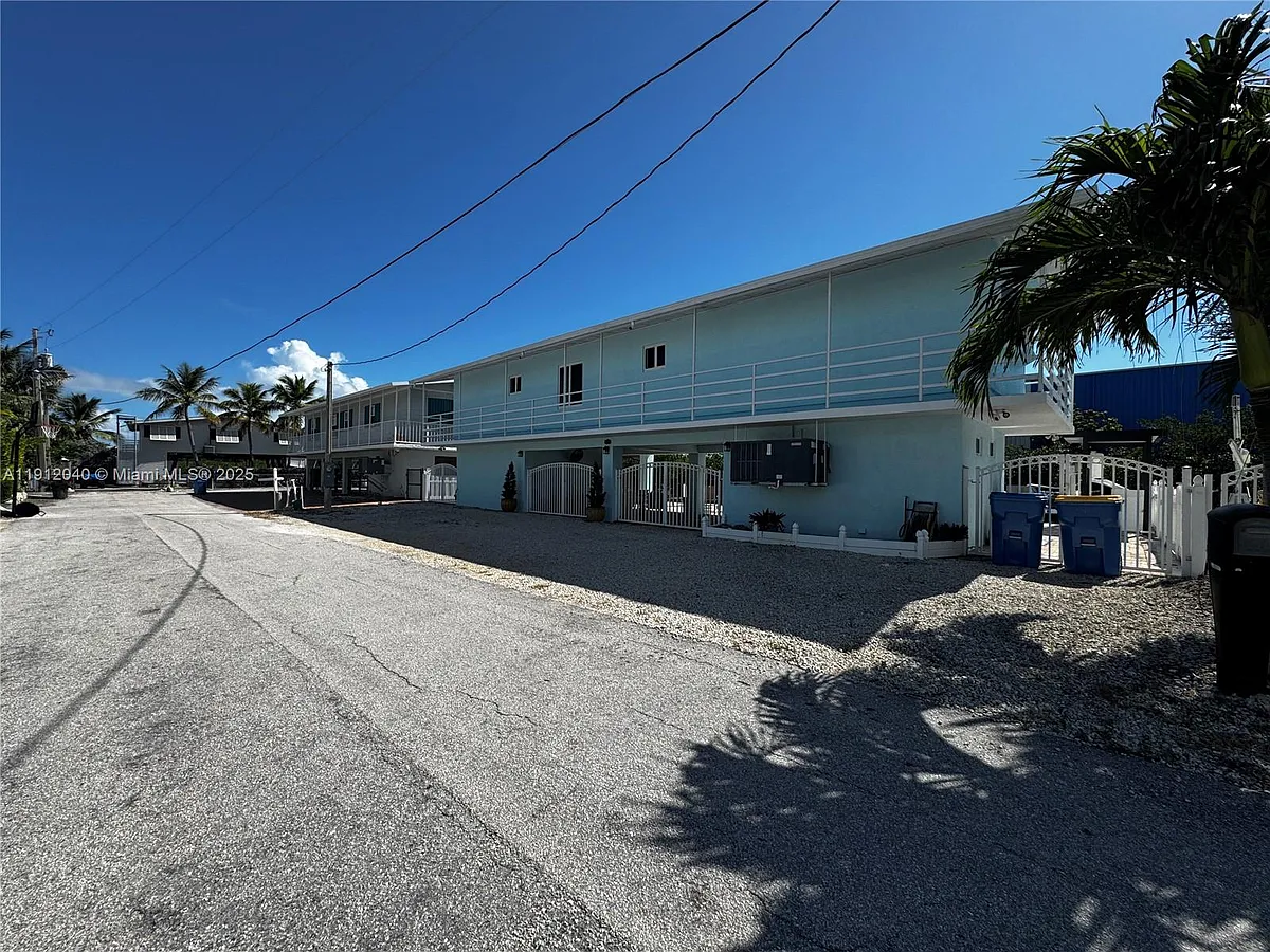 Building Photo - 228 Orchid St