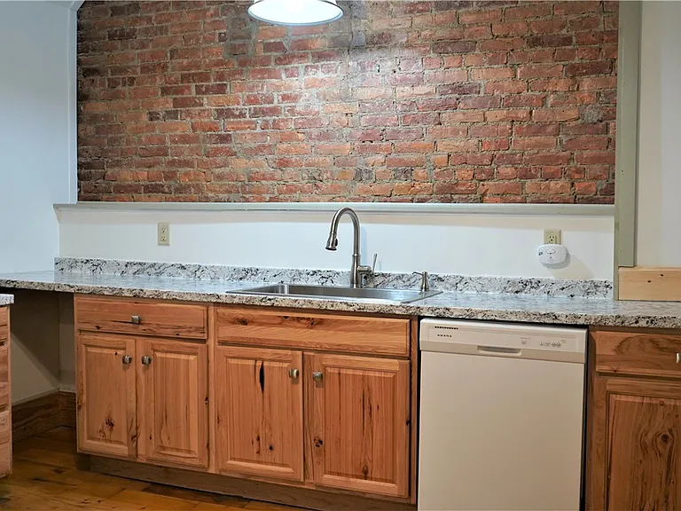 54 North Ave — Photo 2