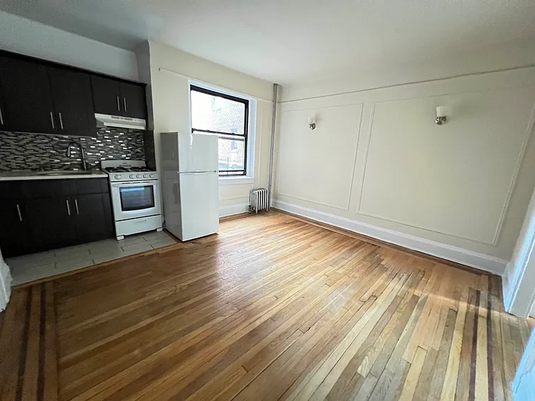 94-40 210th St #2F — Photo 1