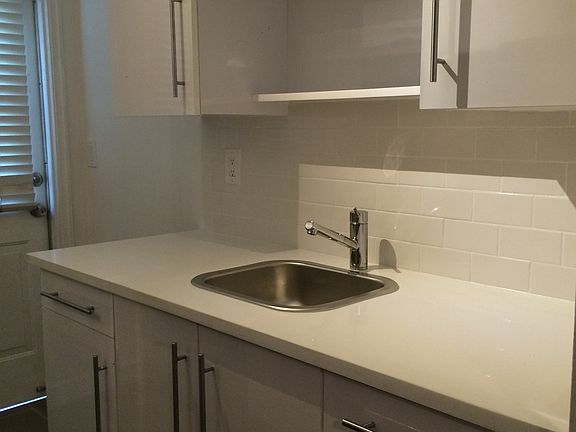 3rd image of 28 Almeria Ave APT 3