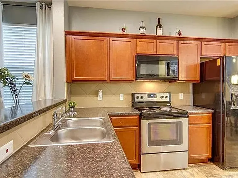5913 Red Bud Ridge Ln — Photo 11