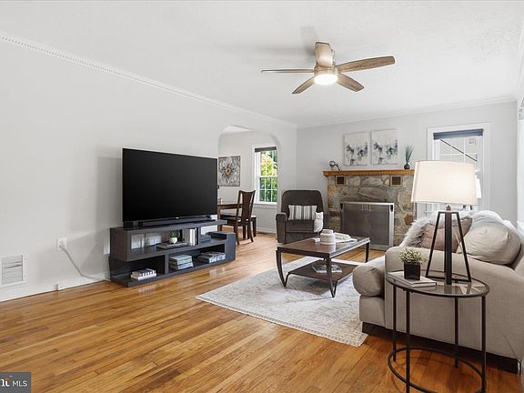 5th image of 2505 Popkins Ln