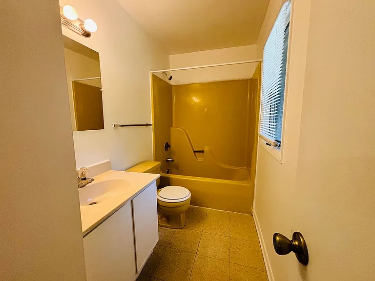 327 Shenandoah Cir — Photo 9