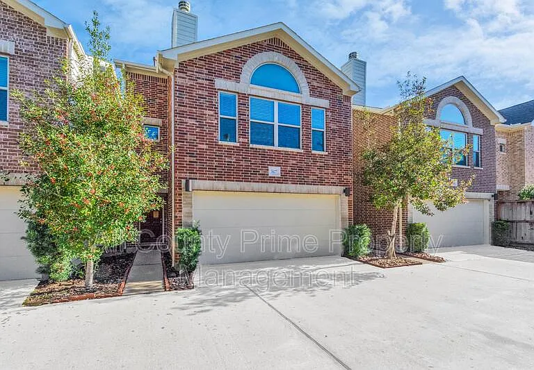 3627 Main Plaza Dr — Photo 2