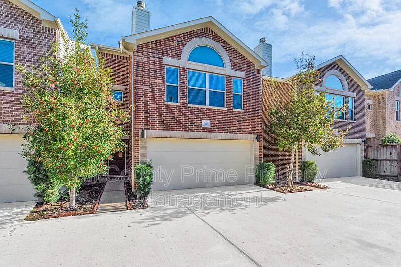 Building Photo - 3627 Main Plaza Dr