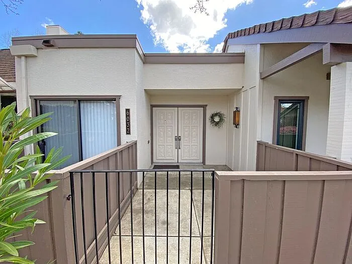 3 bed, 2.0 bath, 1700 sqft, $4,050 — Photo 2