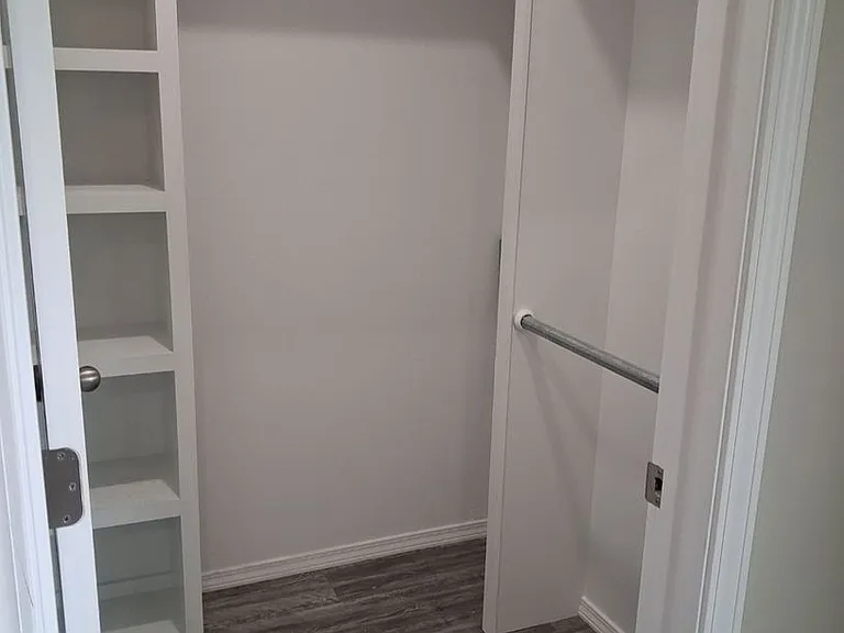 320 N Avenue B — Photo 5