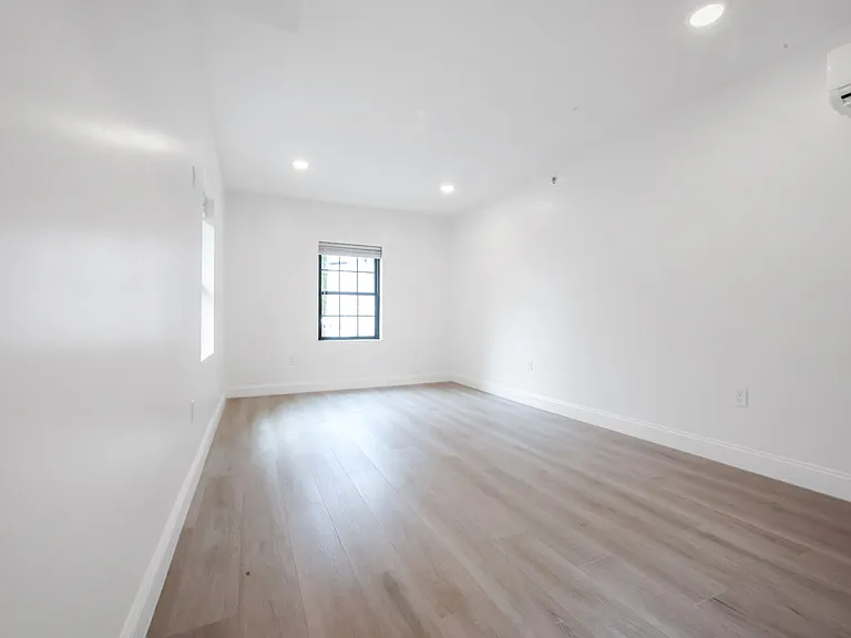 126 Adelaide Ave #103 — Photo 8