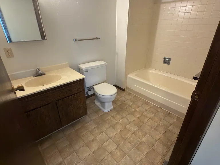 509 S Railroad Ave #1 — Photo 4
