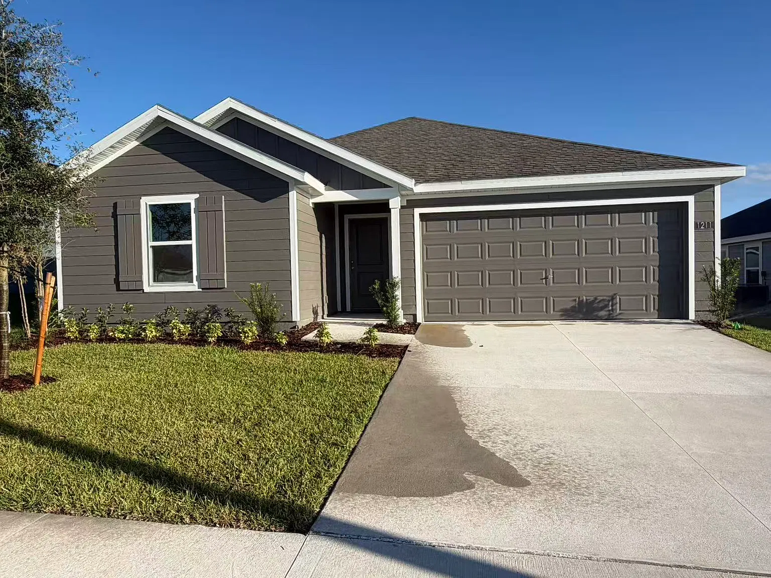 4 bed, 1985 sqft, $2,100 — Photo 1