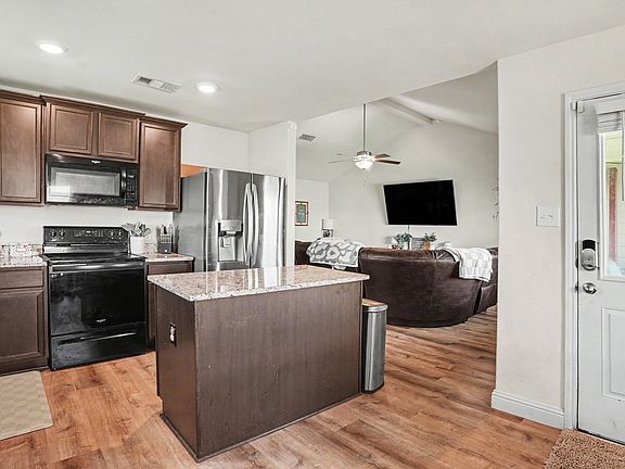 3rd image of 106 Patton Ln