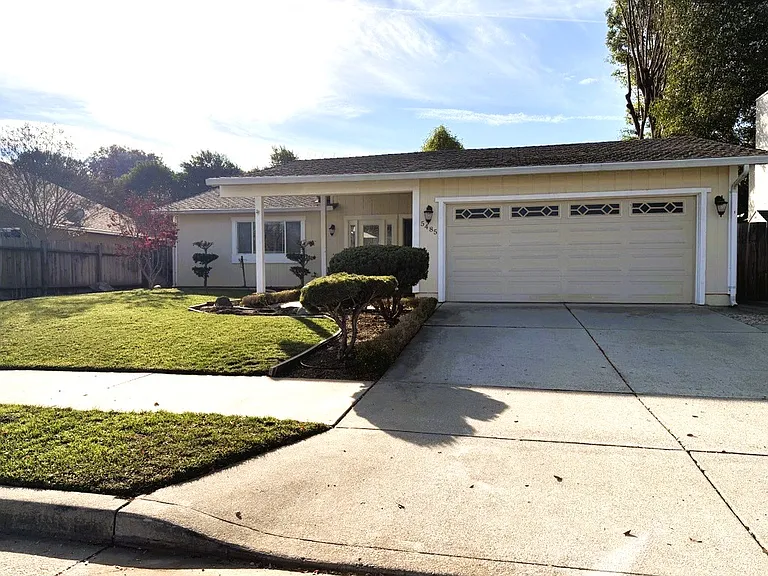 5485 Mesa Rd — Photo 2