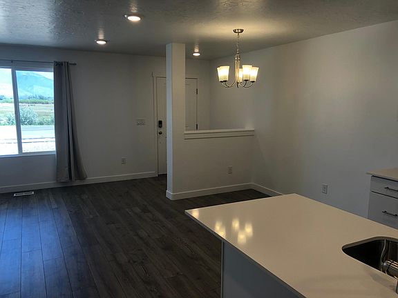 4th image of 244 N Mine Ct