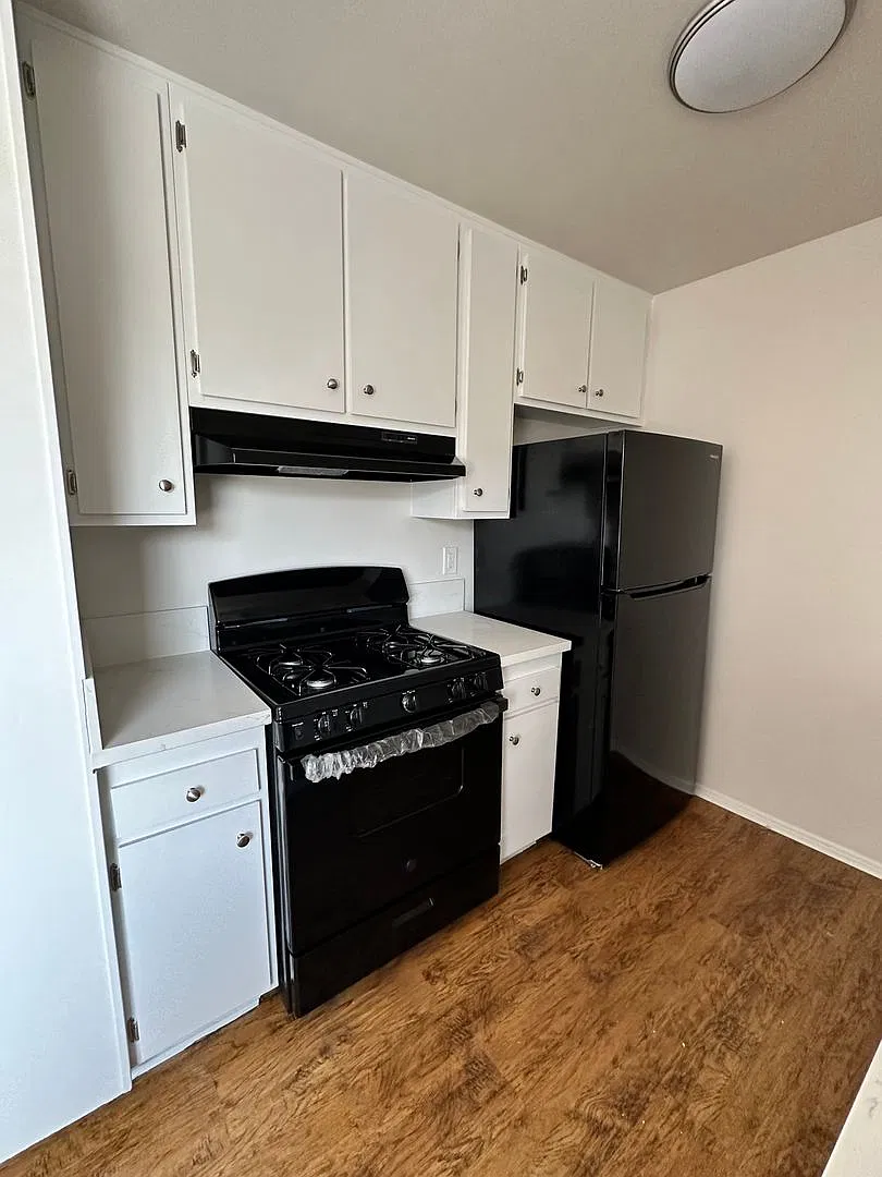 Del Rio Place apts — Photo 1