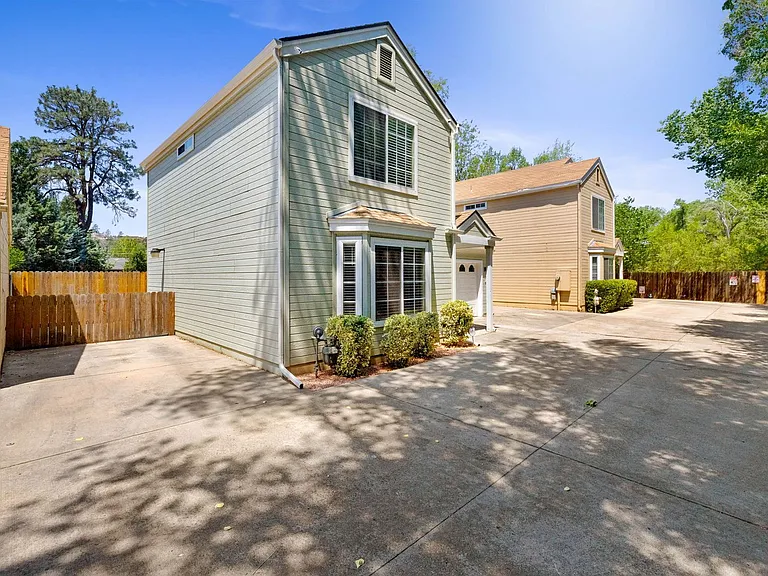 741 Gail Gardner Way #L — Photo 4