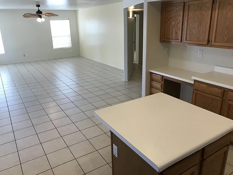 1710 W Houston Ave — Photo 20