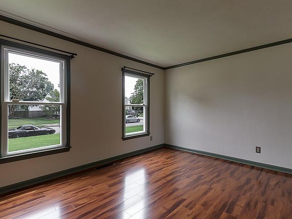 4th image of 2537 Edgehill Ave