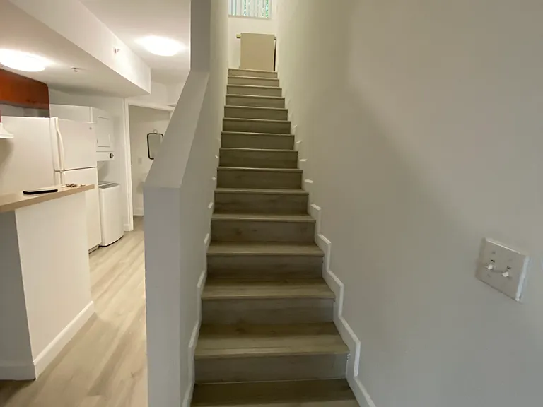 418 SW 10th St #2 — Photo 5