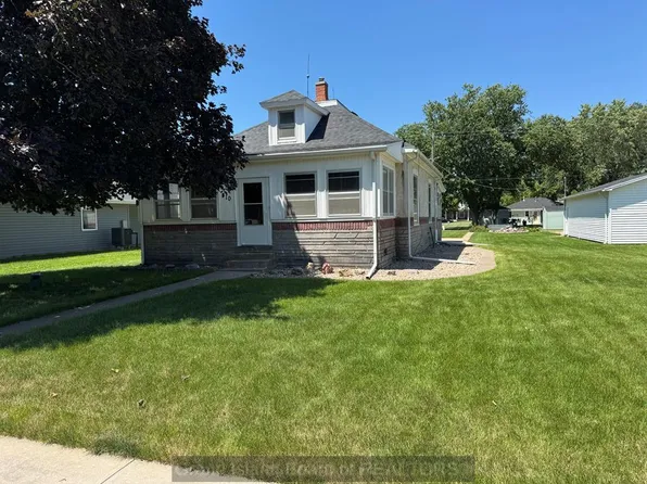 310 W 11th St, Wood River, NE 68883