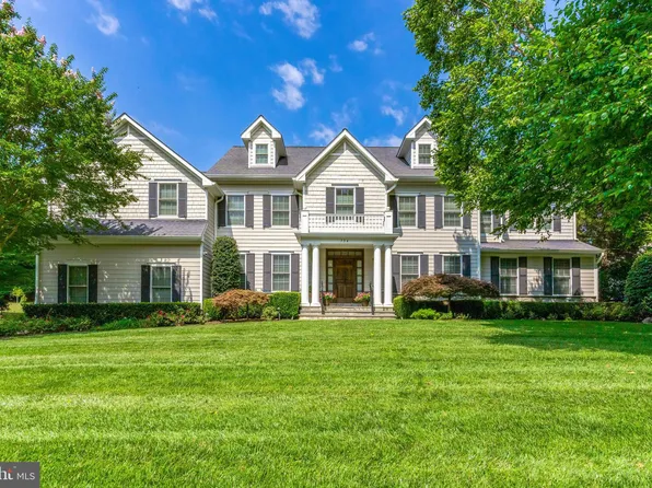 754 Ellsworth Ave, Great Falls, VA 22066