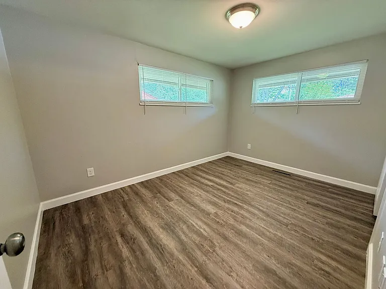 4409 Primrose Ln — Photo 12