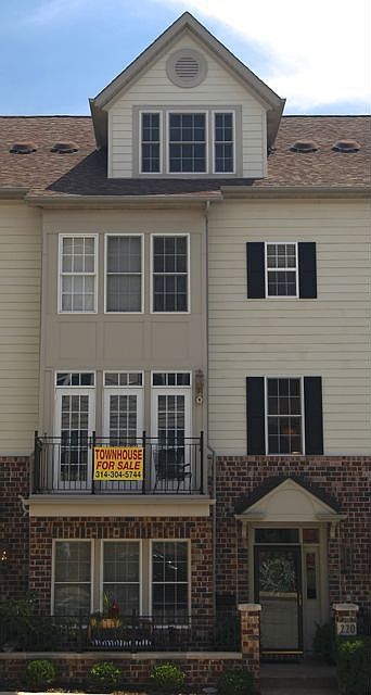1st image of 220 Pullman Pl