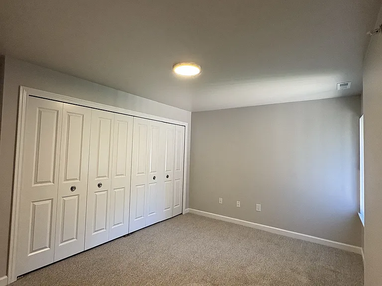 Lakeside Village Apartments — Photo 184