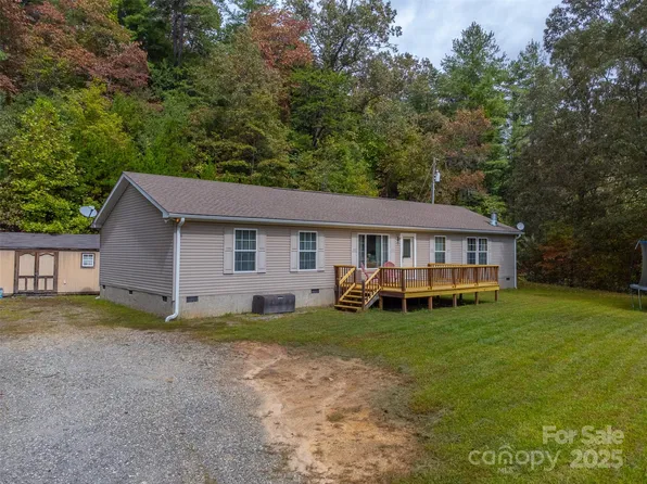 179 Fresh Water Rdg, Whittier, NC 28789