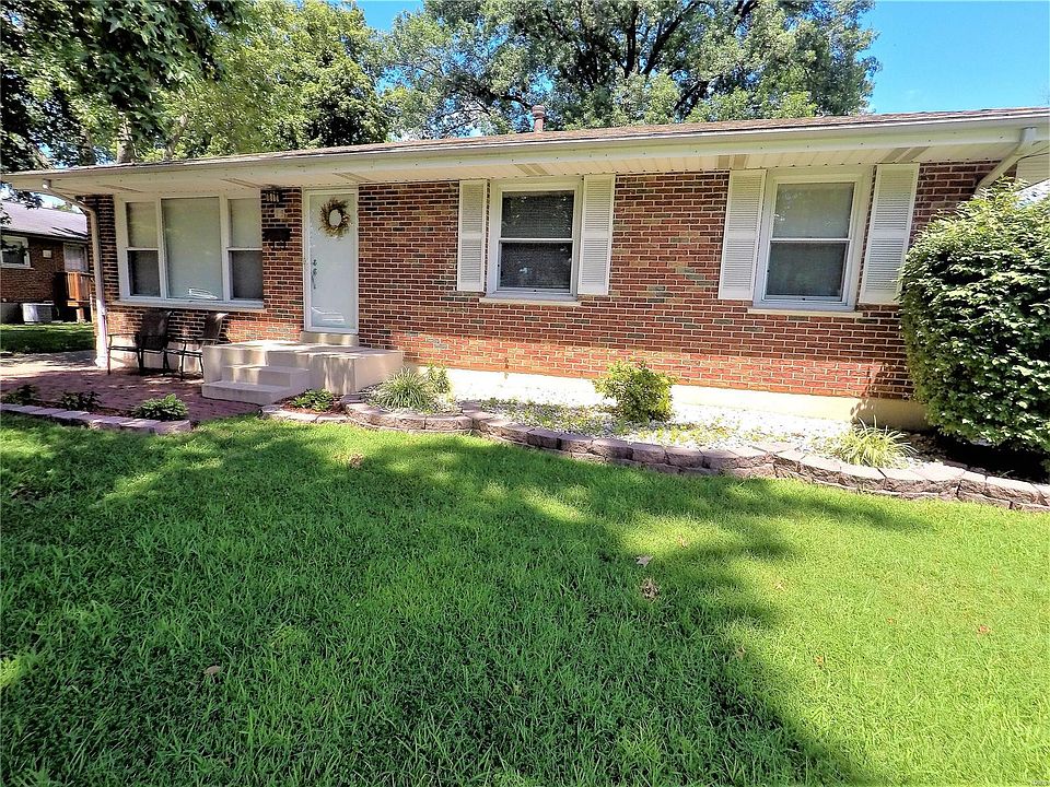 1st image of 15 Saint Alice Ln