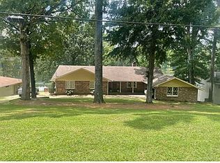 4518 Northwood Lake Dr E, Northport, AL 35473