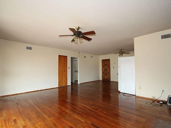 4th image of 5061 Dubois Dr