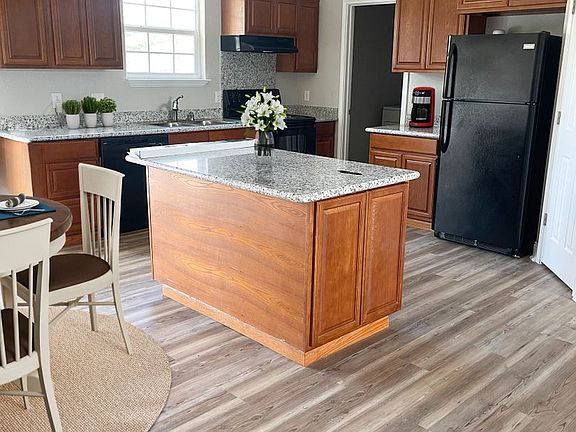 3rd image of 3855 River Rd