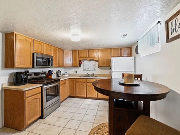 4th image of 1418 27th St