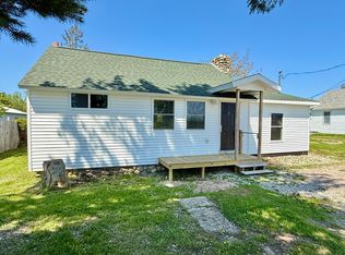 998 Loomis St, Cheboygan, MI 49721