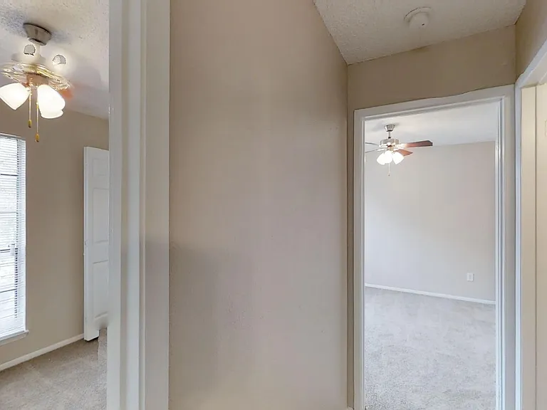 Willow Hill Apartments — Photo 38