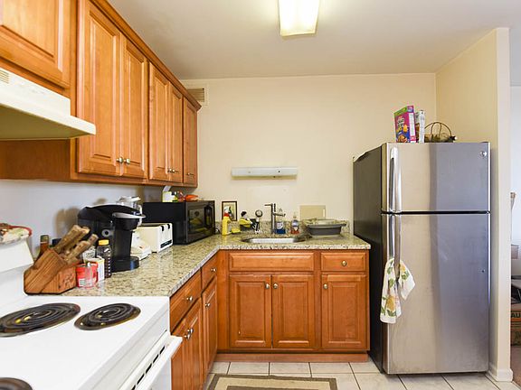 4th image of 3930 N Pine Grove Ave APT 1509