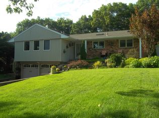 17 Lindron Ave, Smithtown, NY 11787