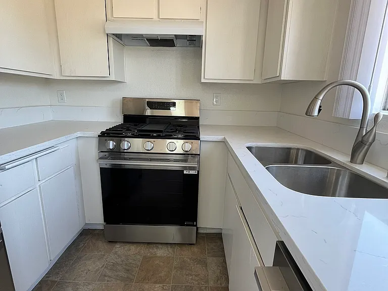 1320 W 225th St #3 — Photo 12