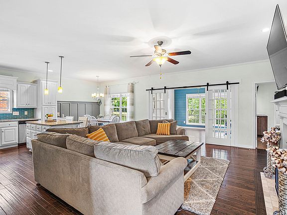 4th image of 460 Lucy Cir