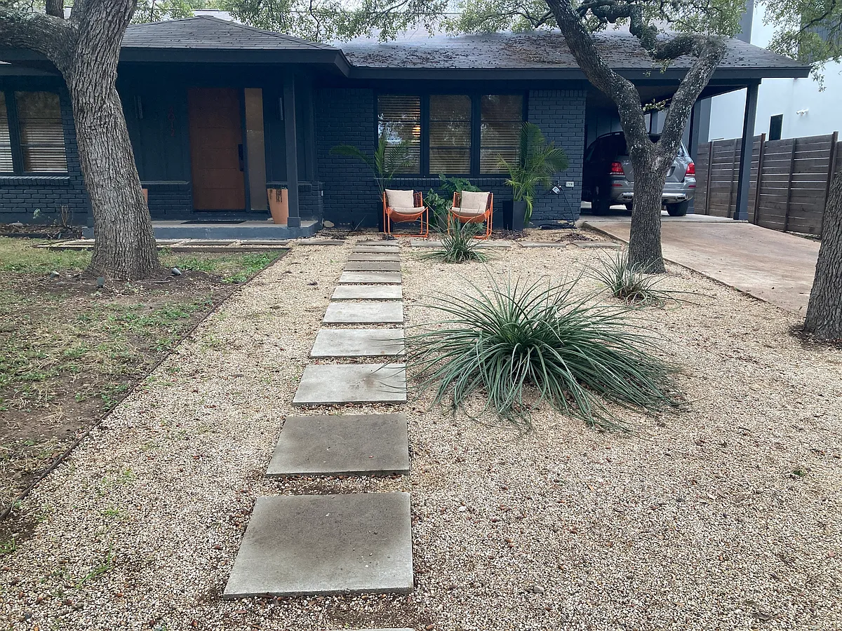 Building Photo - Pin Oak Ct