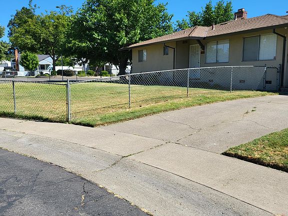 3rd image of 1166 Park Cir