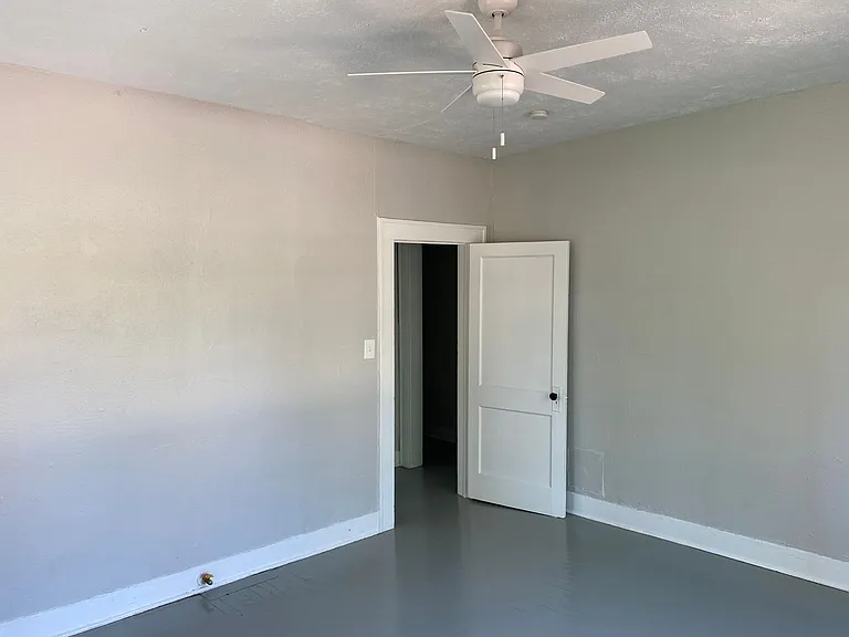909-911 Sunset Ave — Photo 11
