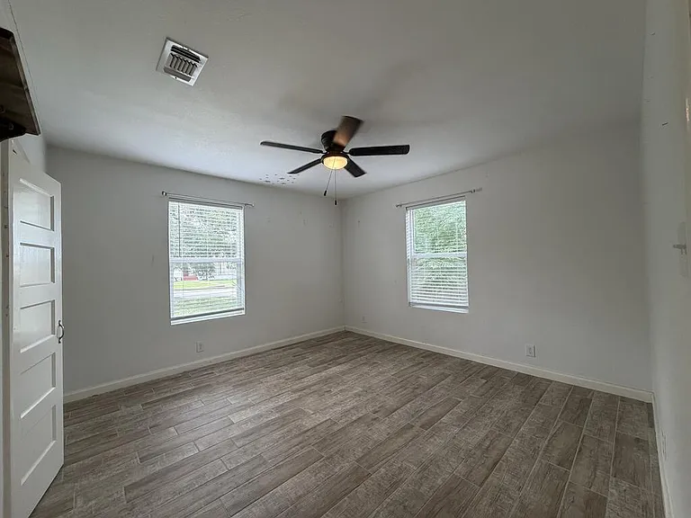 804 Clay St — Photo 8