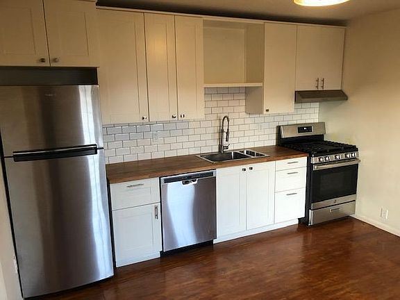 4th image of 3009 Grape St #A