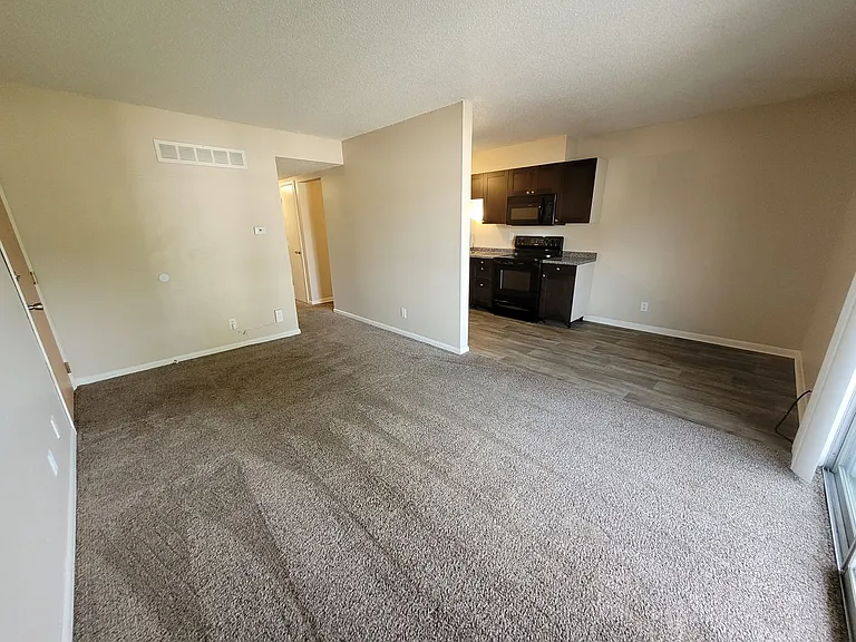 West Glen Apartments — Photo 34
