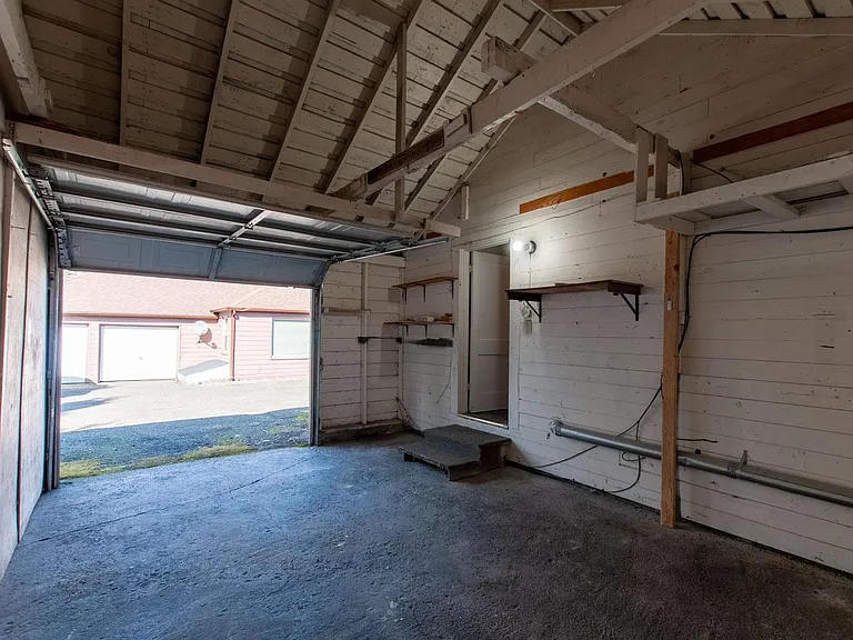 618 Martin Way — Photo 4