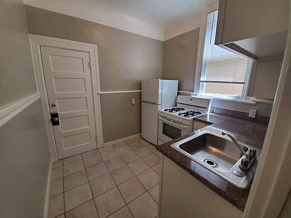 4th image of 2338 Franklin St APT 1