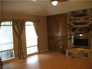 4th image of 408 Elliot St