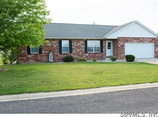 124 Bradford Dr, Aviston, IL 62216