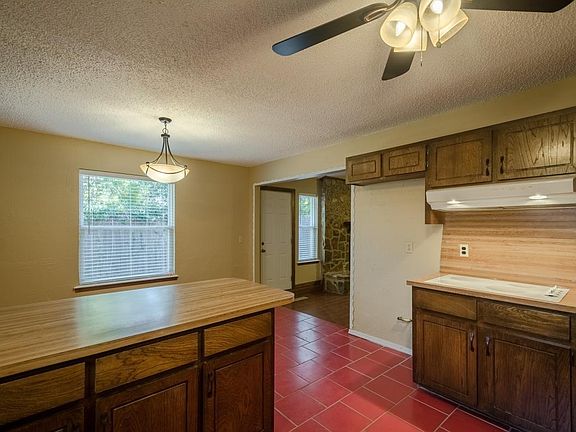 Kitchen & eating area